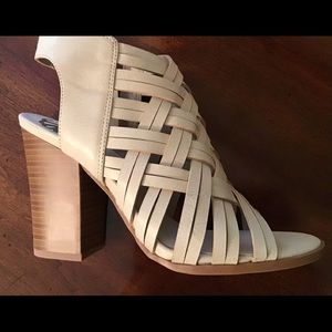 FERGALICIOUS VIBE SANDAL. Sz 7